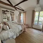 Spacious Paris Home | Stylish & Central